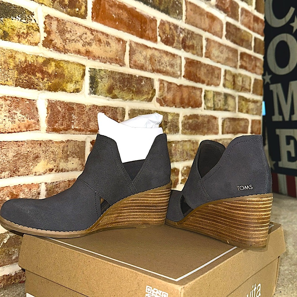 TOMS 10019555 Women's Kallie Cutout Suede Pavement Grey Wedge Slip-On Boots